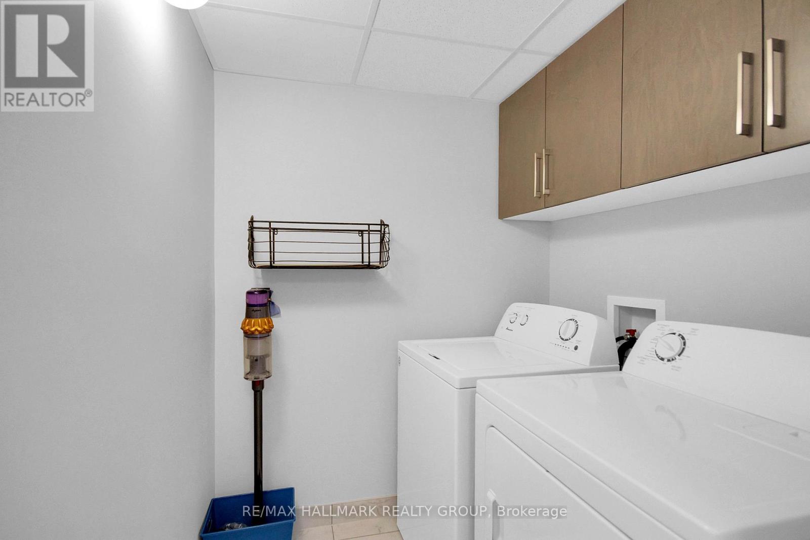 576 Labrador Crescent