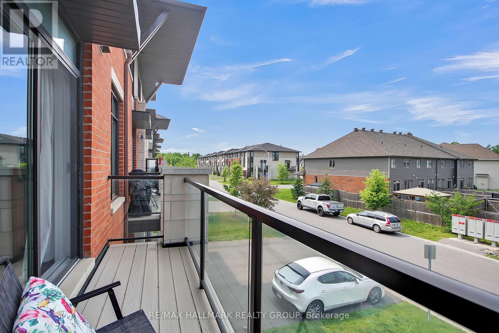576 Labrador Crescent