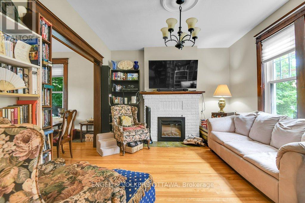 141 Minto Place