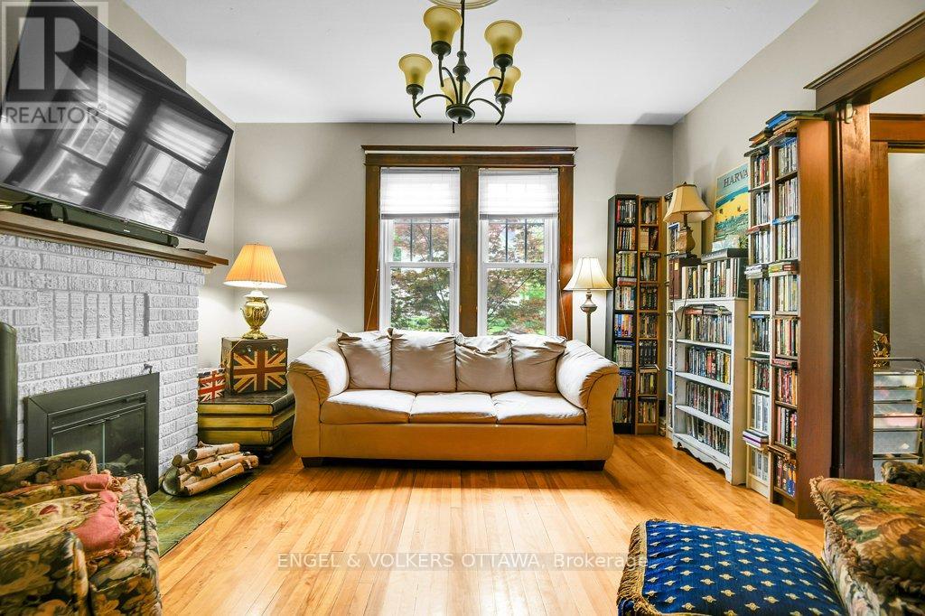 141 Minto Place