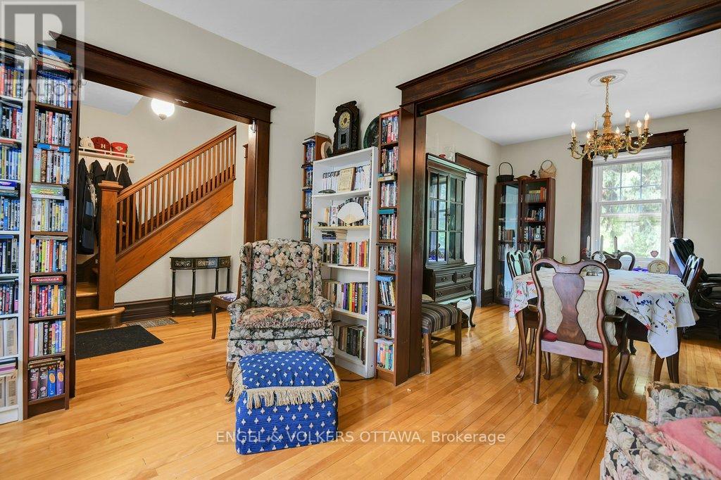 141 Minto Place