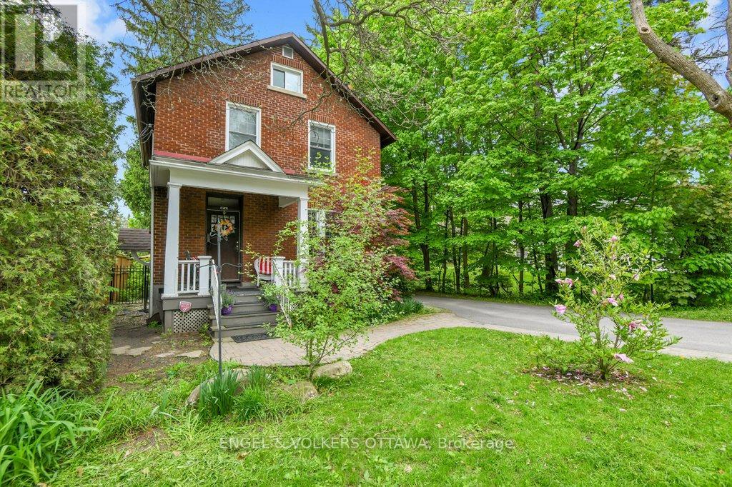 141 Minto Place