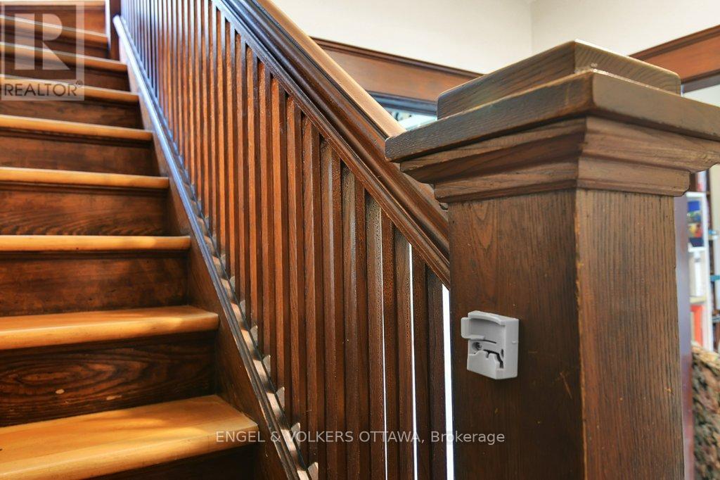 141 Minto Place