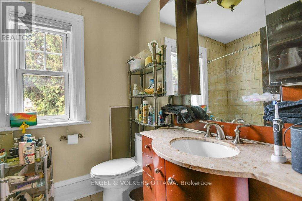141 Minto Place