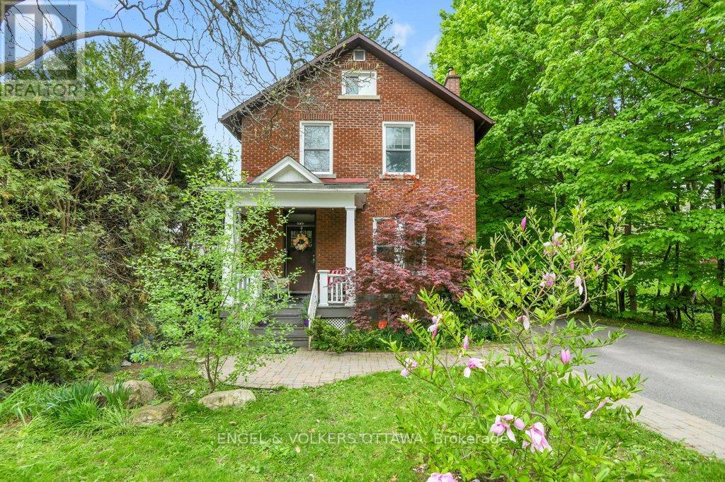 141 Minto Place