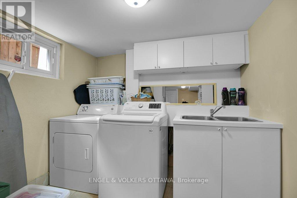 141 Minto Place
