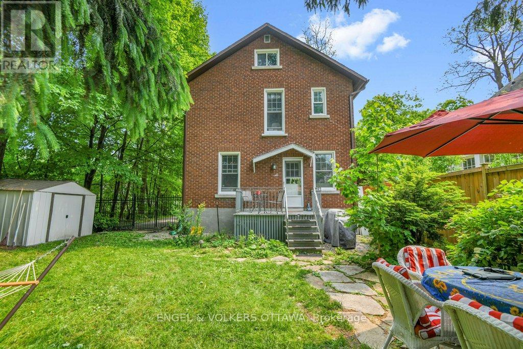 141 Minto Place