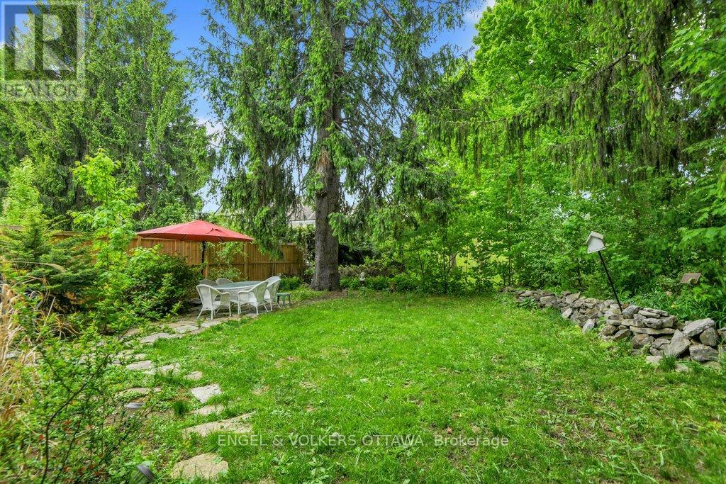 141 Minto Place
