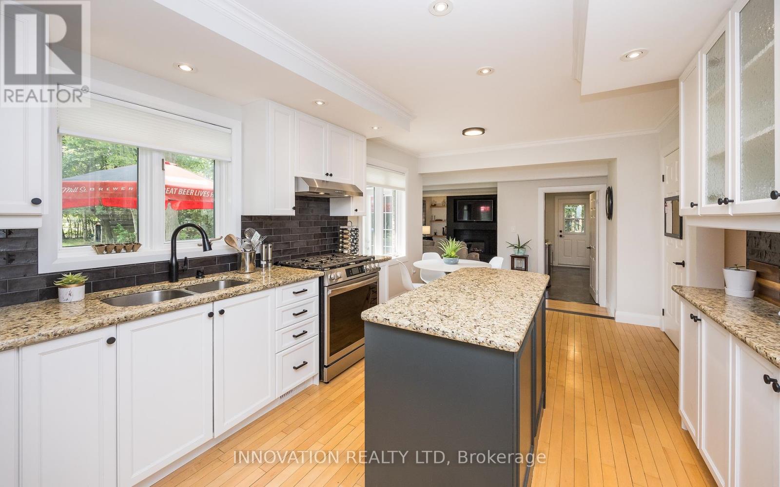 1098 Cindy Hill Crescent