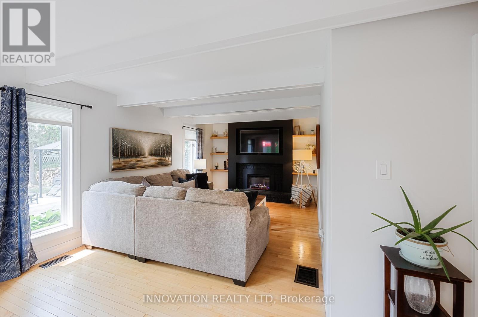 1098 Cindy Hill Crescent