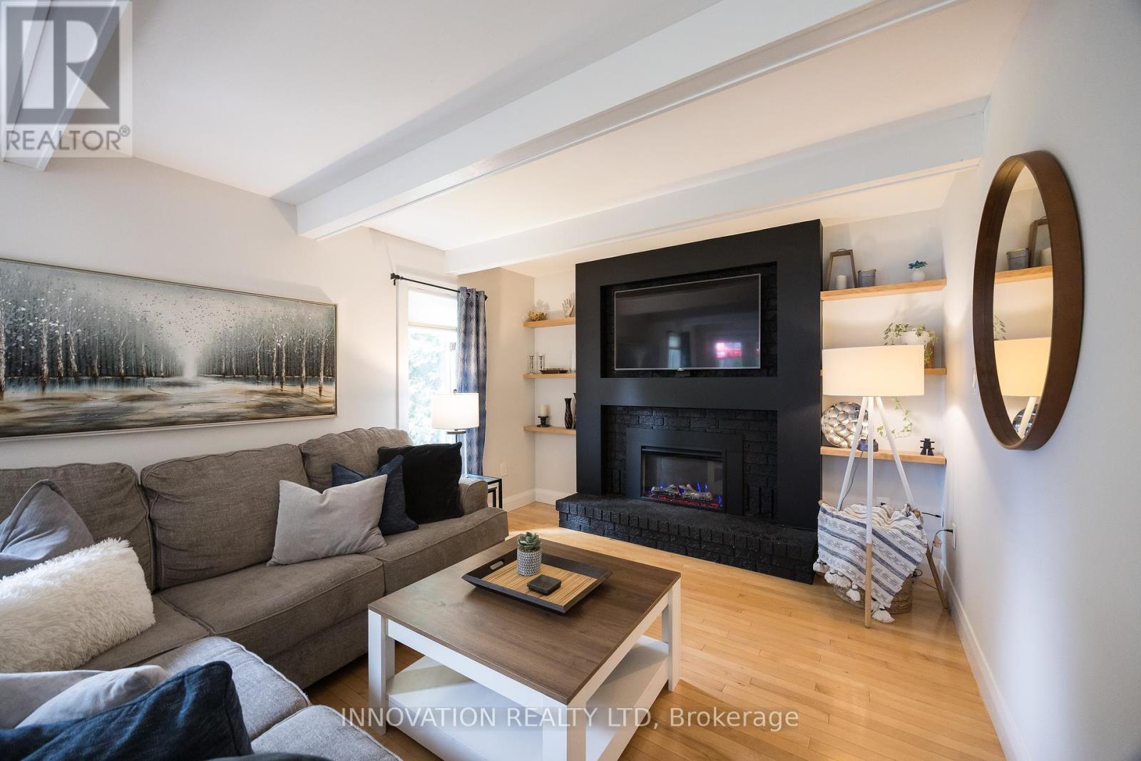 1098 Cindy Hill Crescent