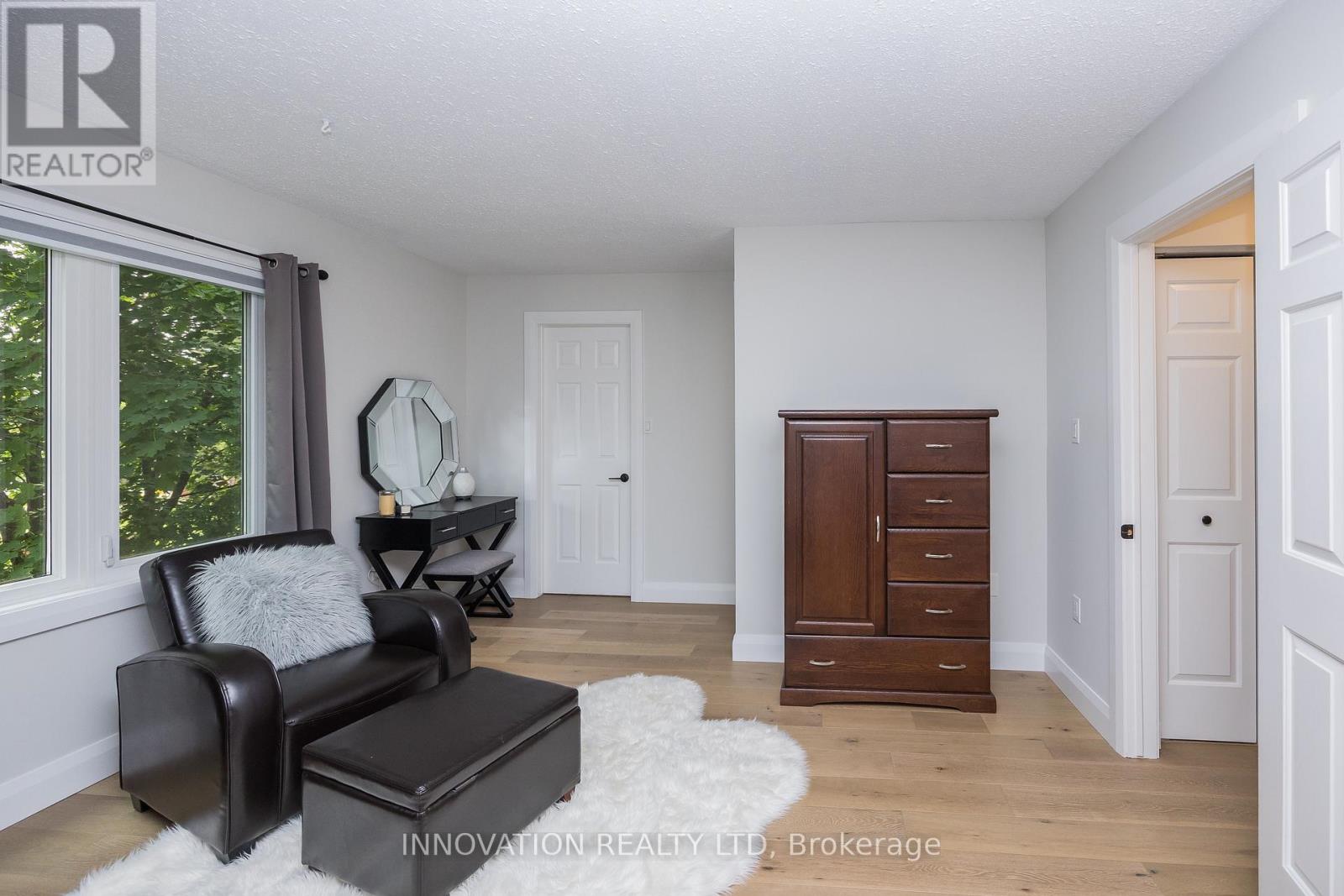 1098 Cindy Hill Crescent