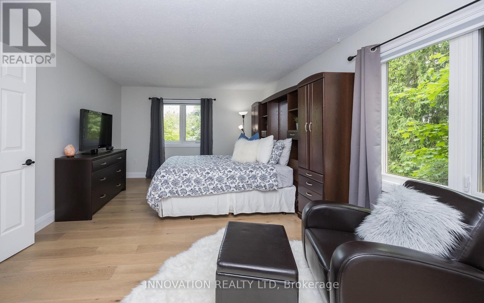 1098 Cindy Hill Crescent