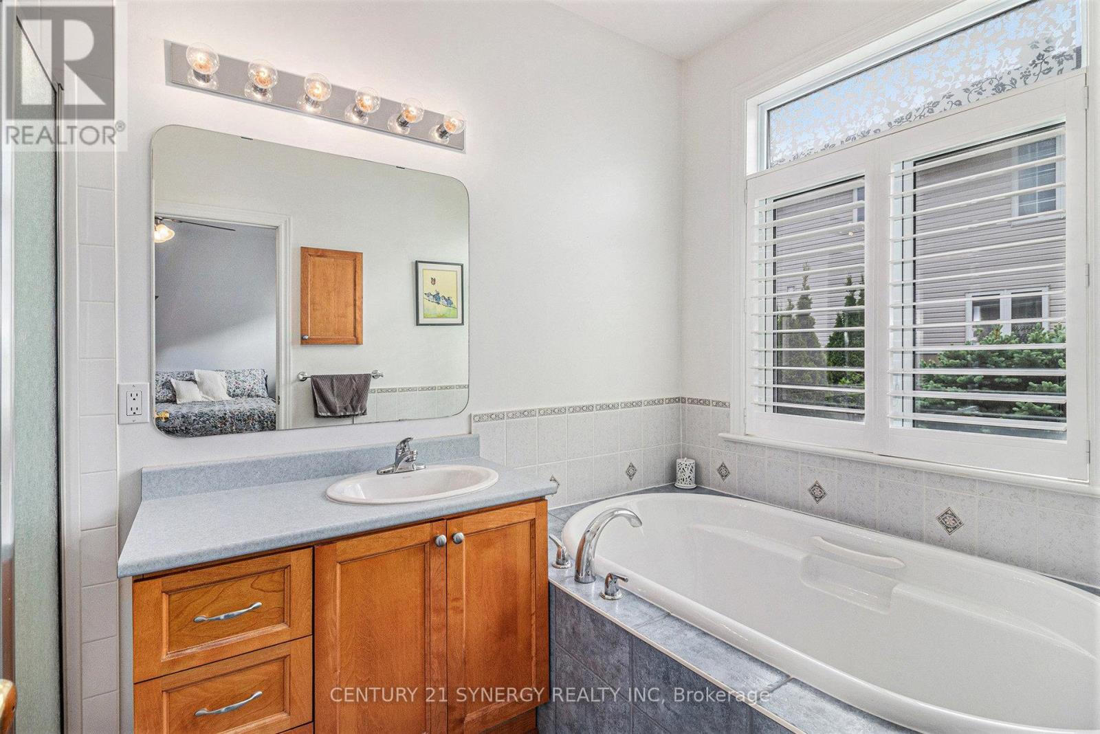 852 Swallowtail Crescent