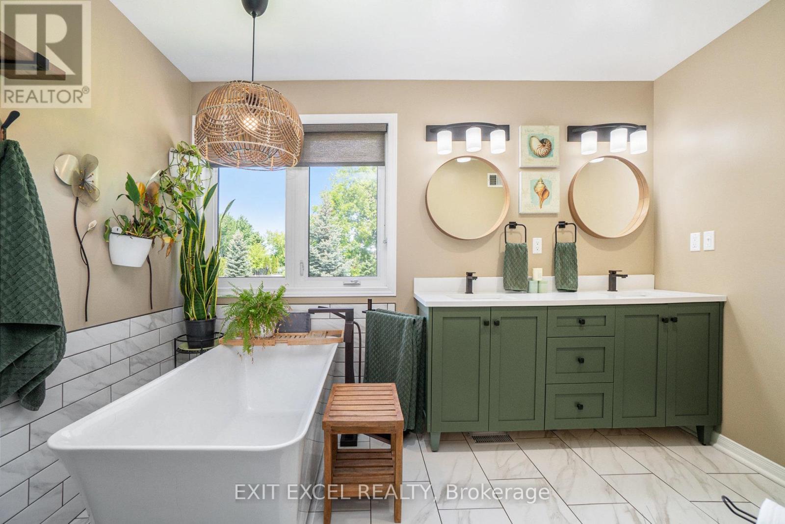 1551 Stanleyfield Crescent
