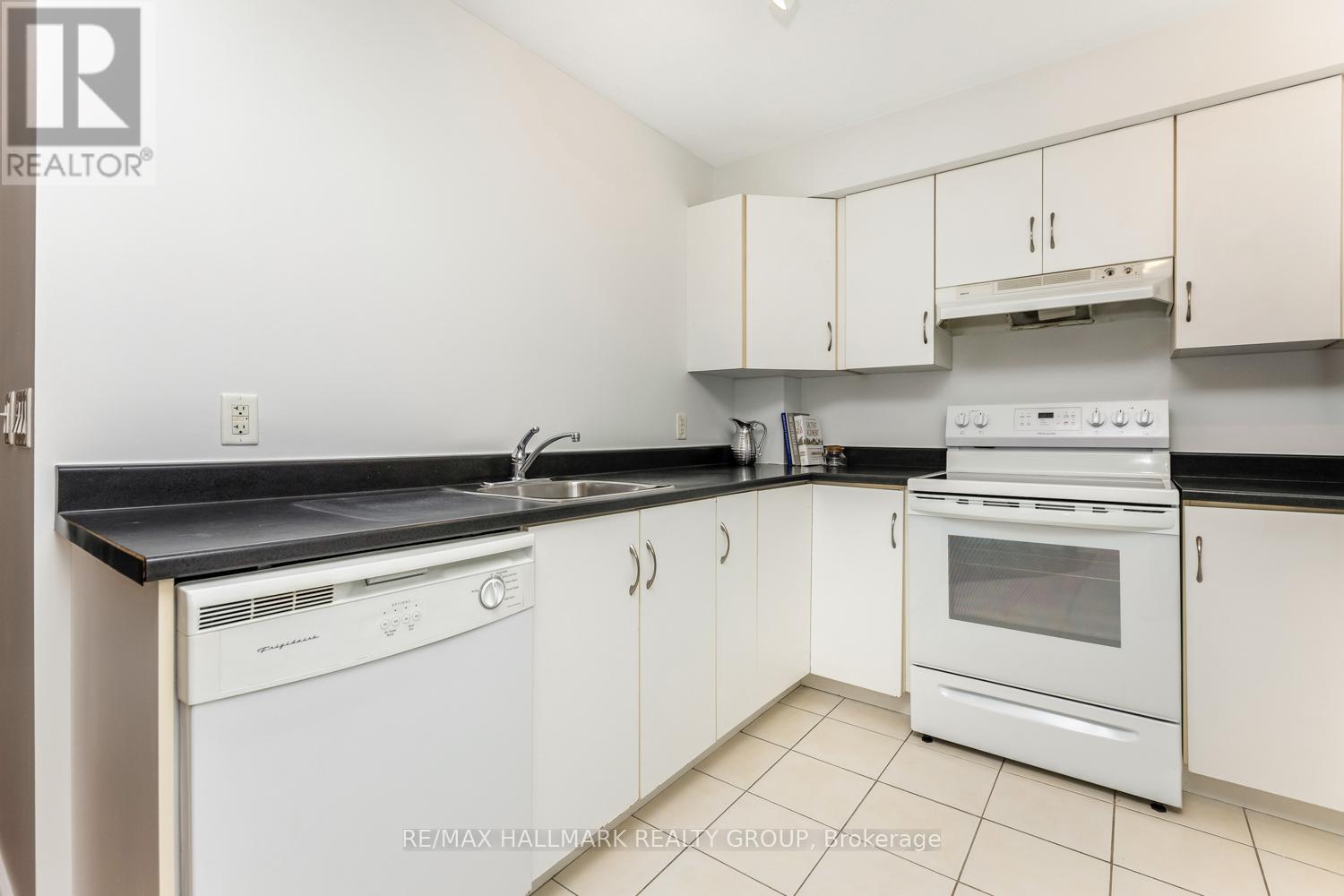 502 - 138 Somerset Street W
