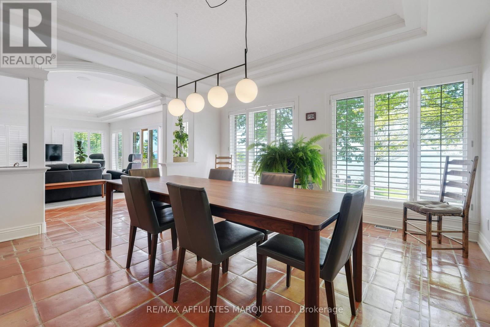 20562 Old Montreal Road