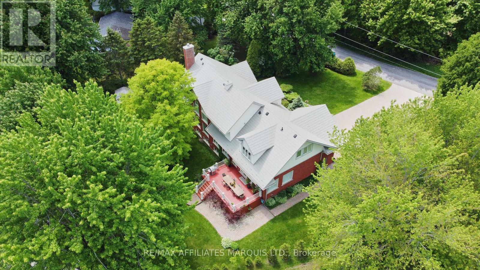 20562 Old Montreal Road
