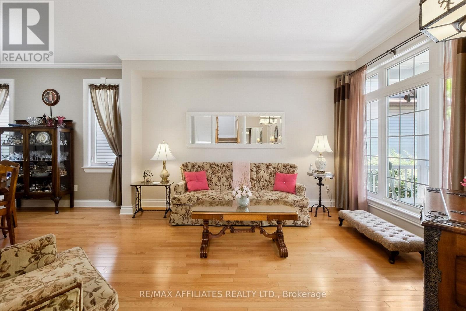 176 Topaze Crescent