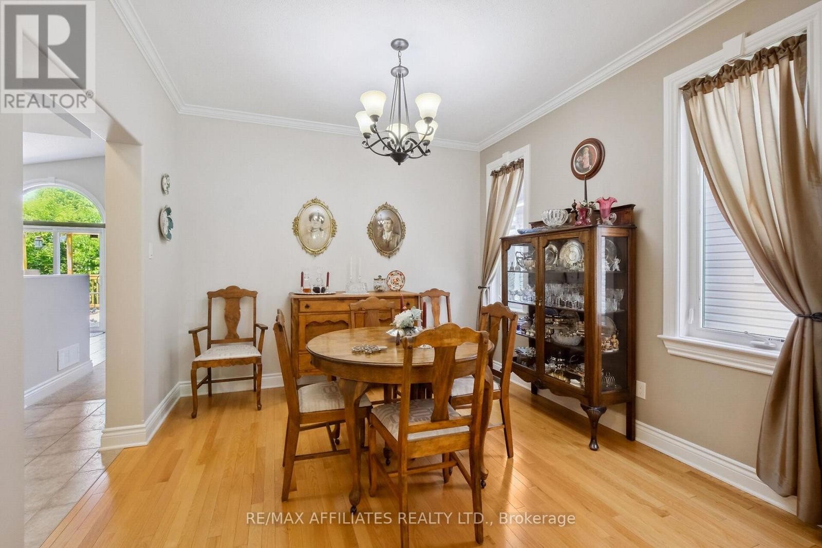 176 Topaze Crescent