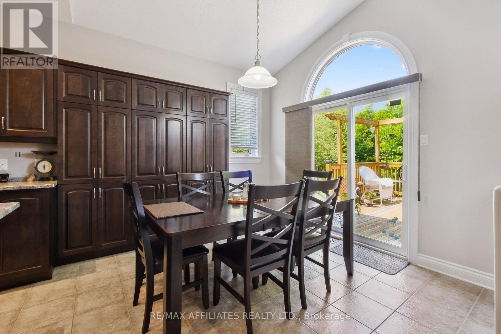 176 Topaze Crescent