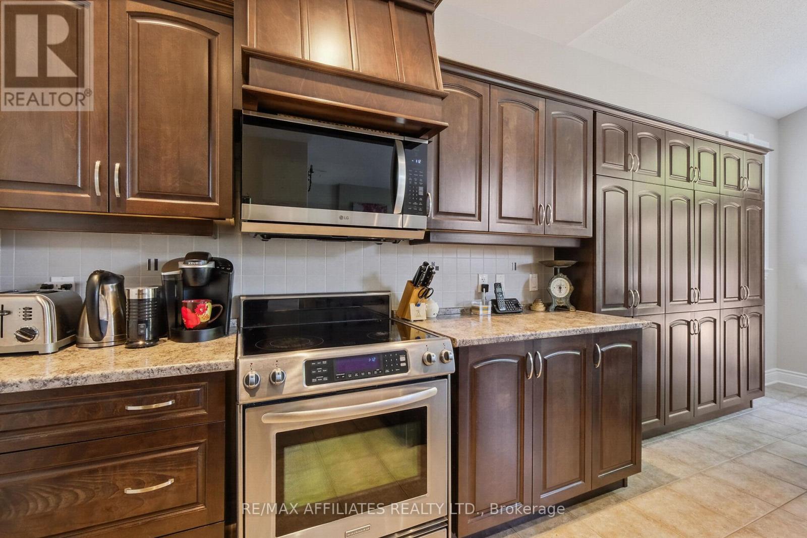 176 Topaze Crescent