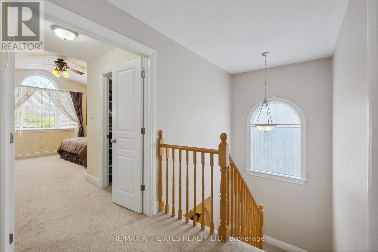 176 Topaze Crescent