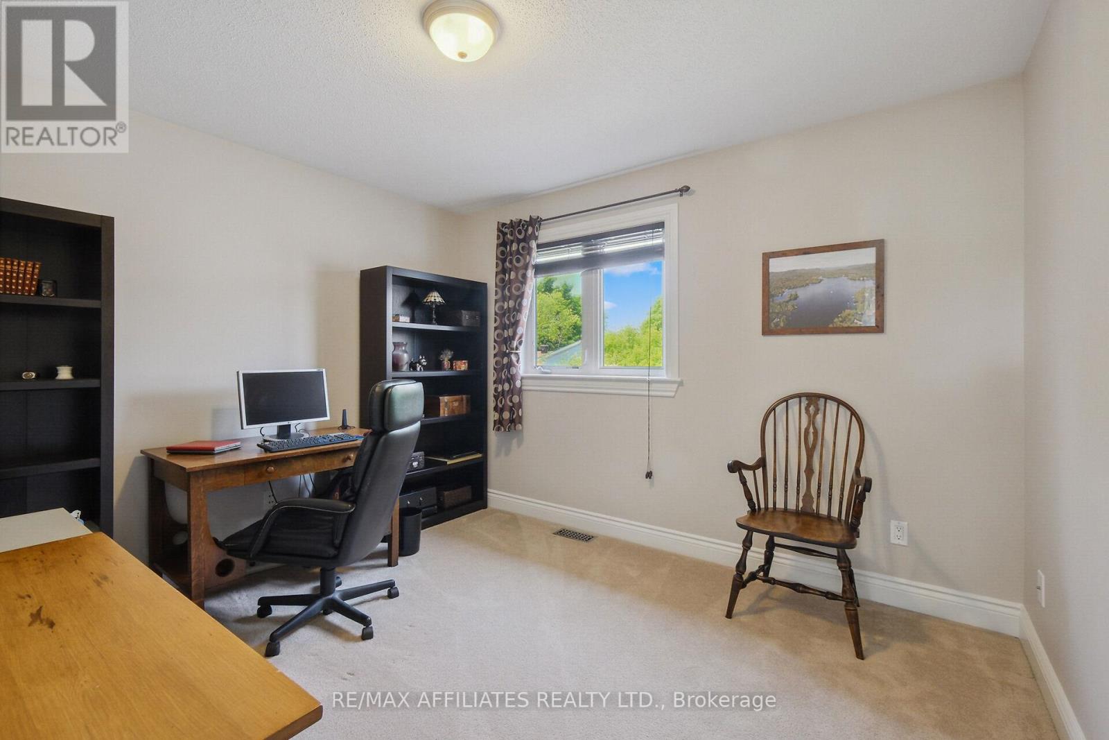 176 Topaze Crescent