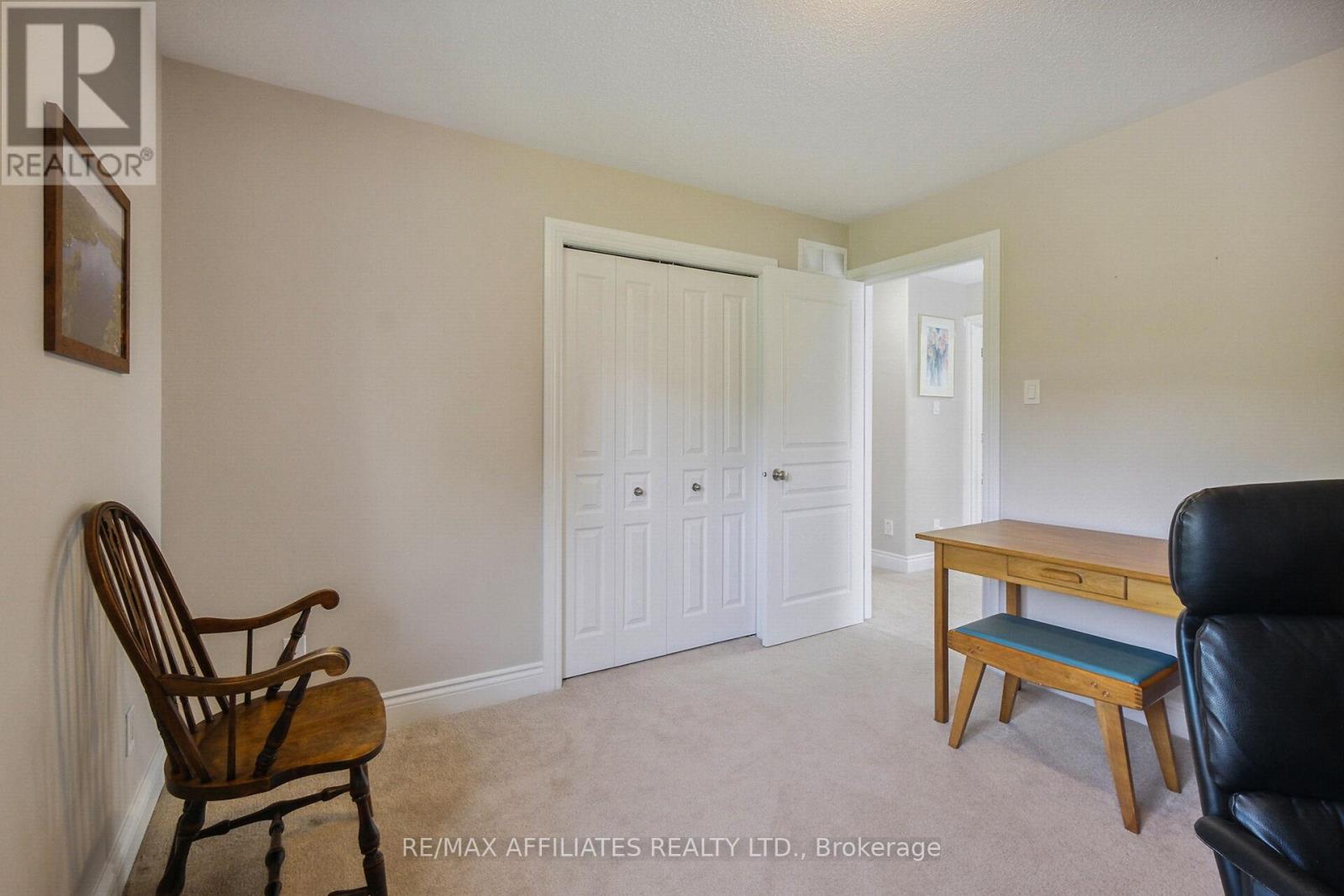 176 Topaze Crescent