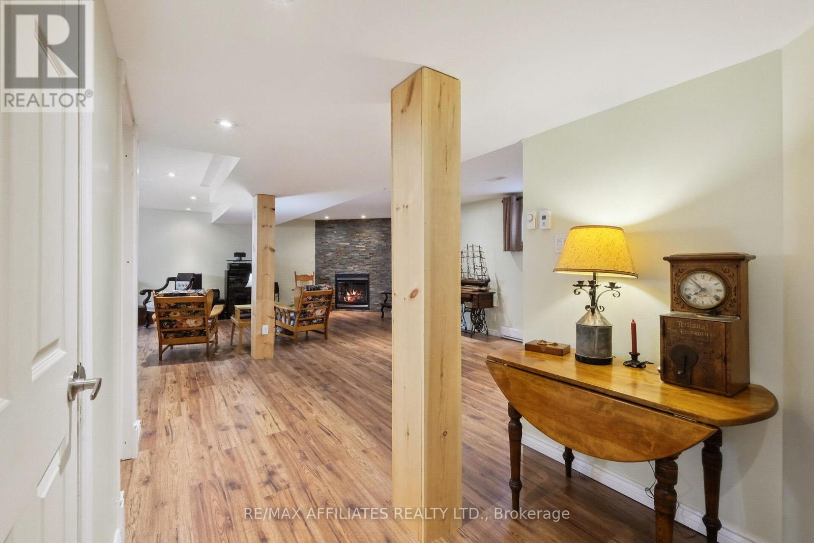 176 Topaze Crescent
