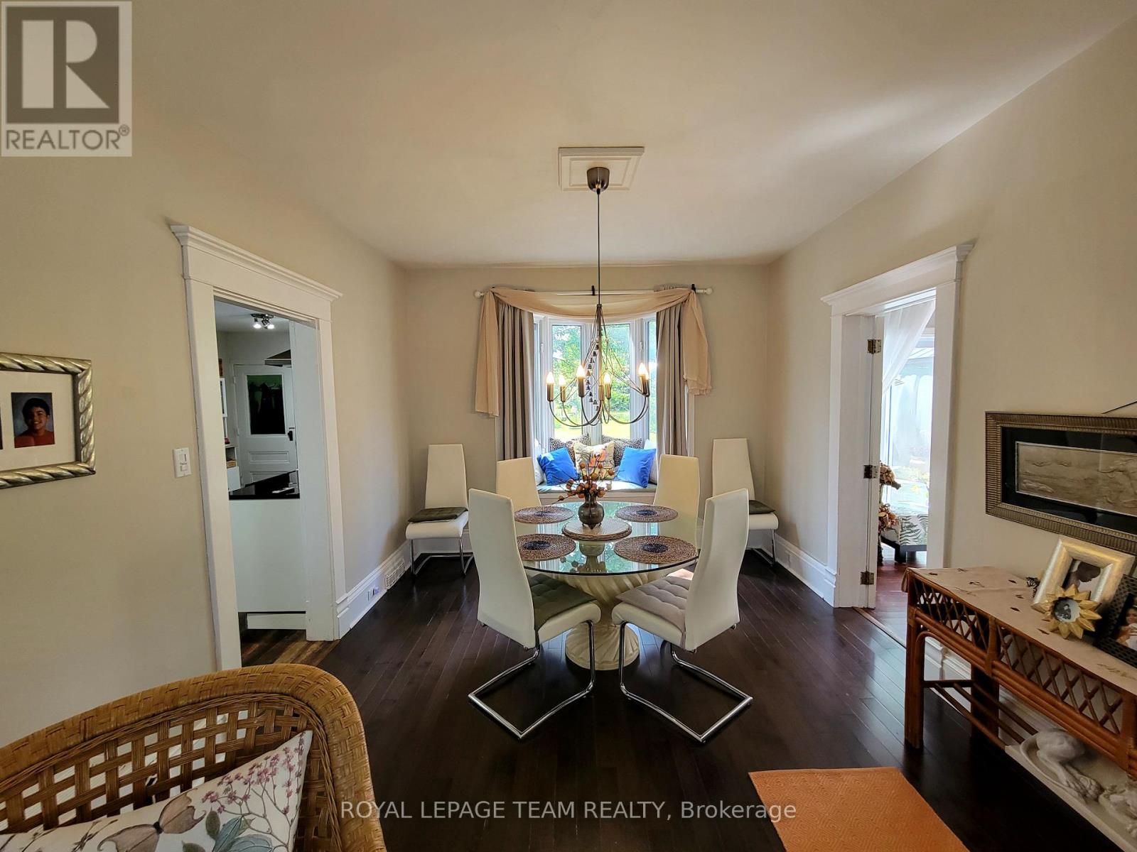 16 Peter Street S