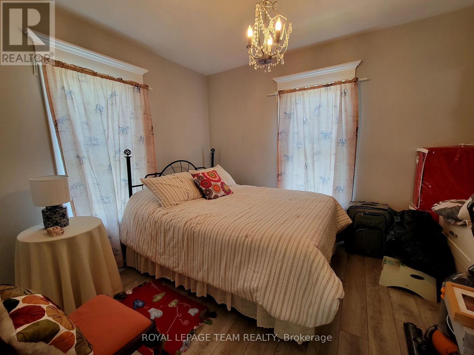 16 Peter Street S