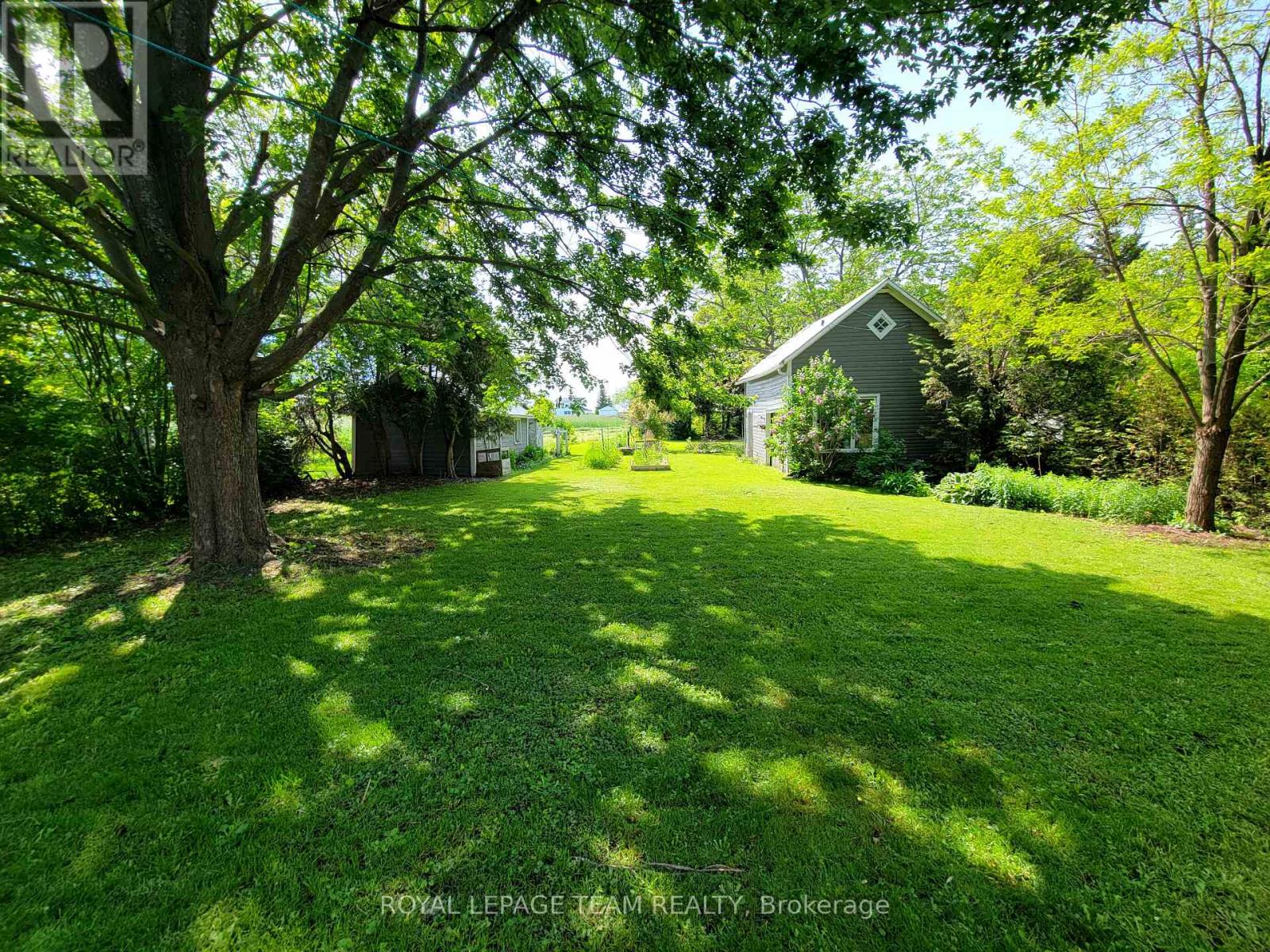 16 Peter Street S