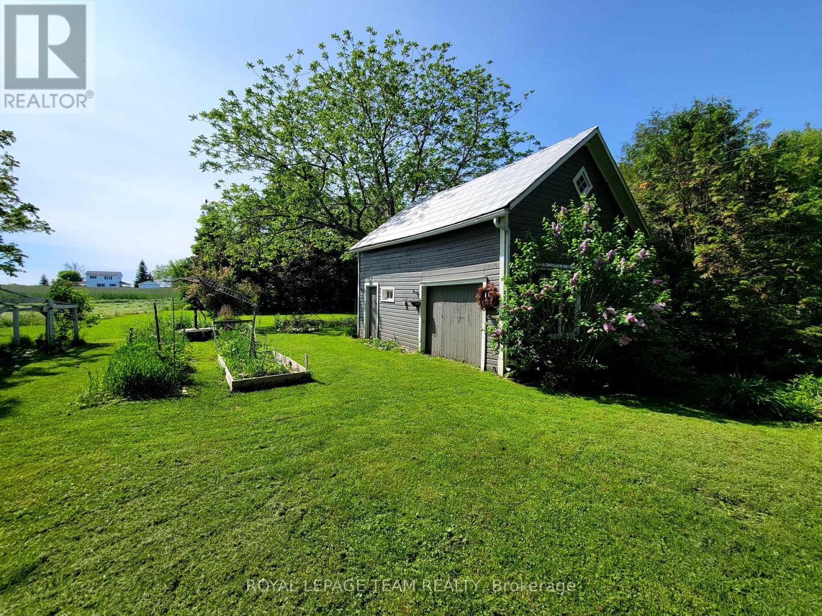 16 Peter Street S