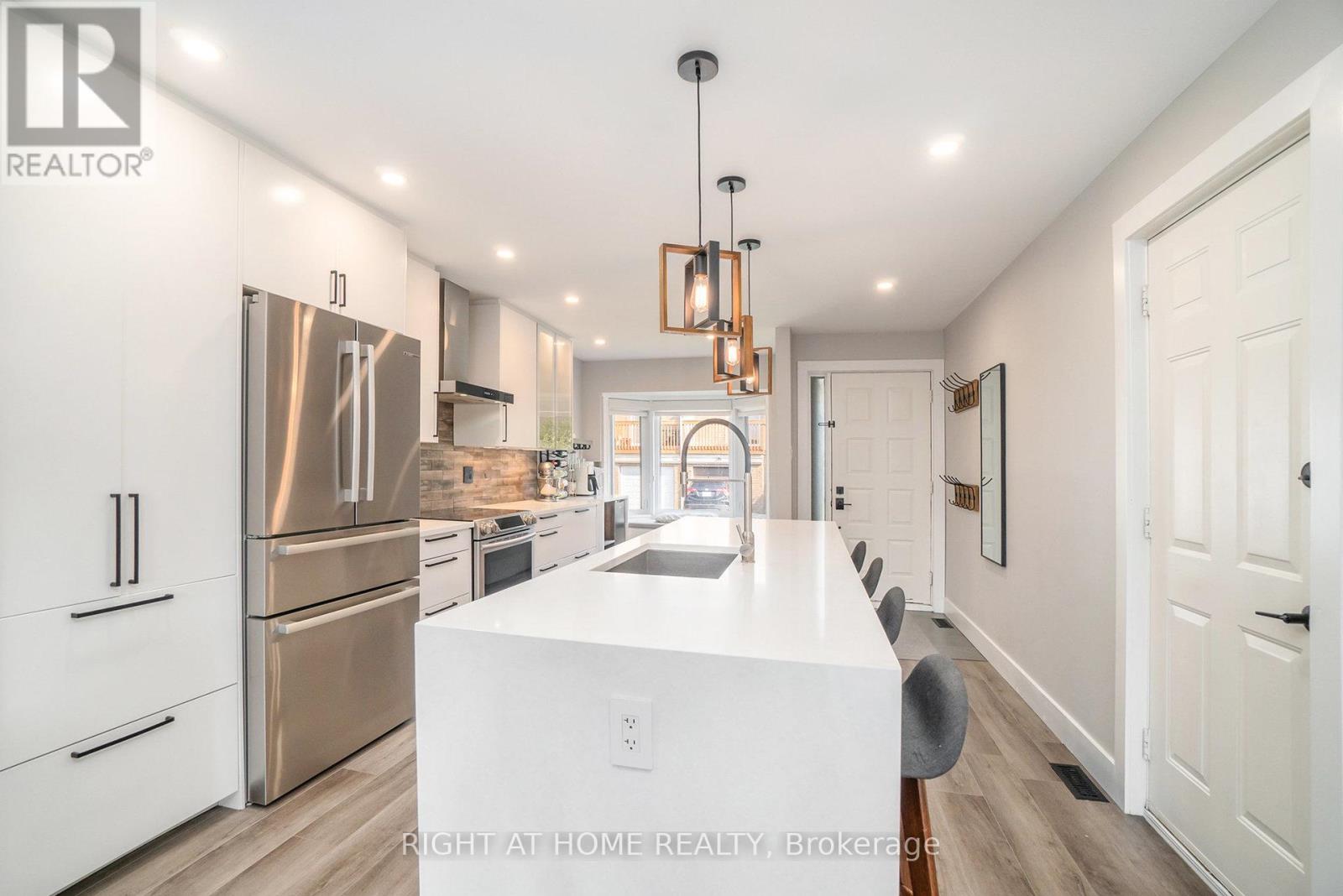 83 Versailles Private