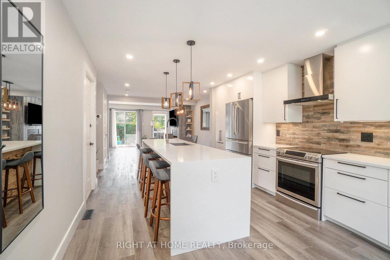 83 Versailles Private