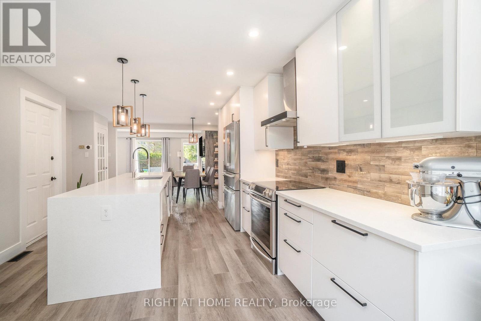 83 Versailles Private