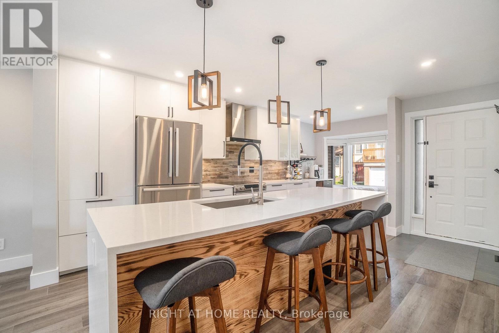 83 Versailles Private