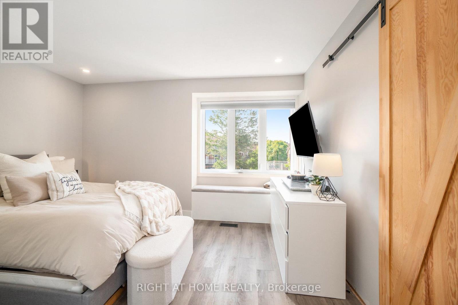 83 Versailles Private