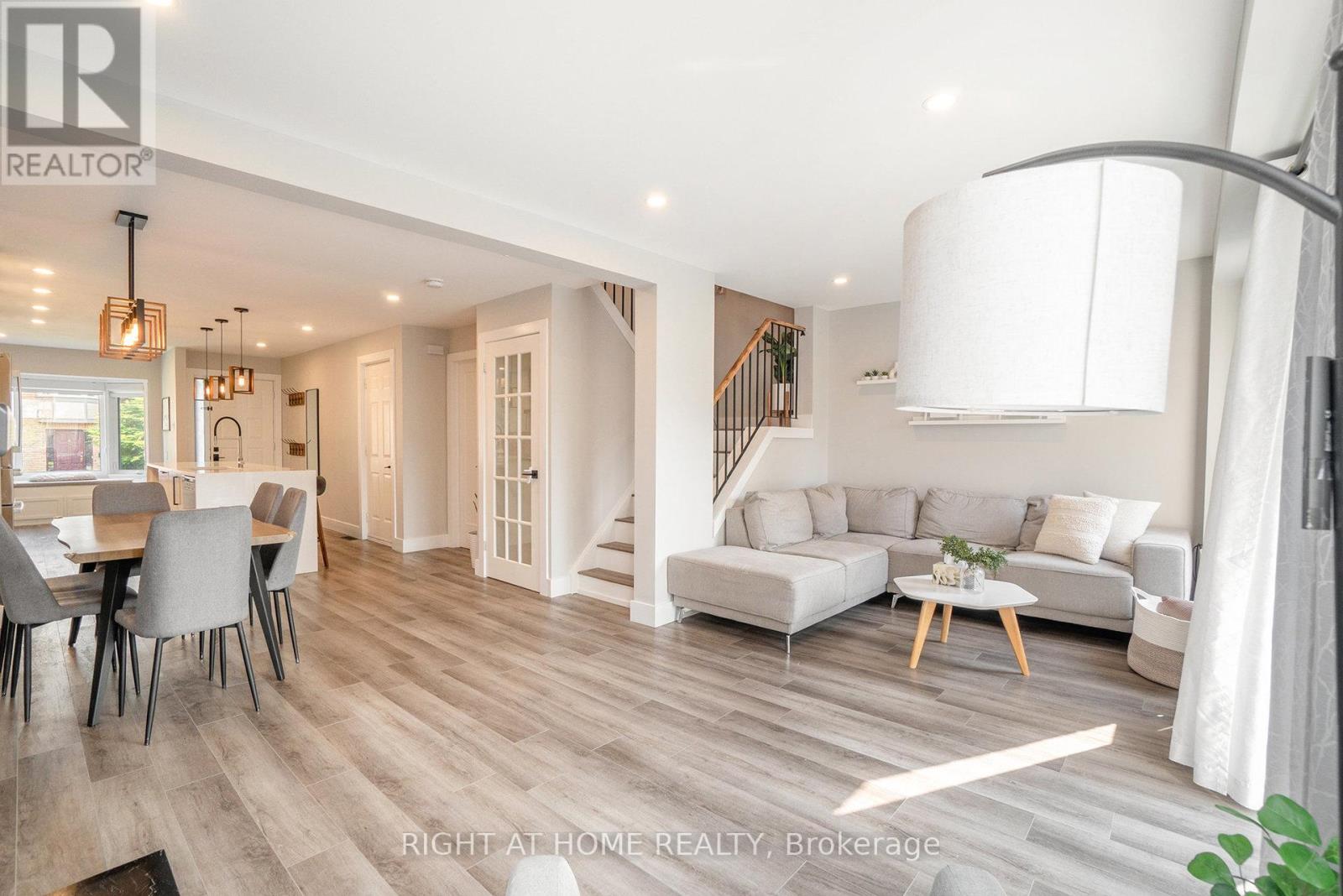 83 Versailles Private