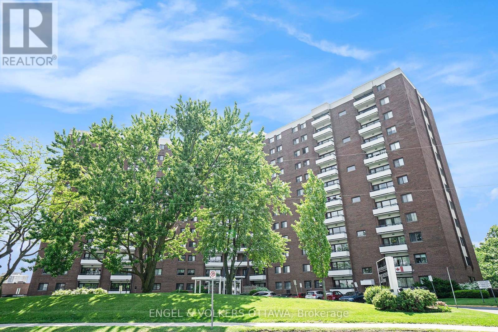817 - 20 Chesterton Drive