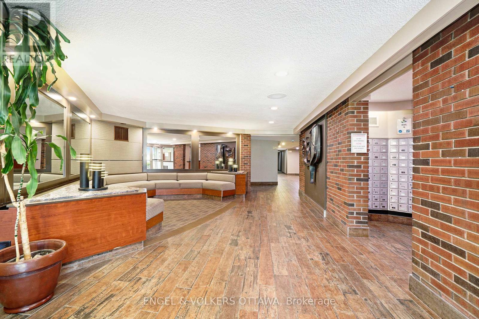 817 - 20 Chesterton Drive