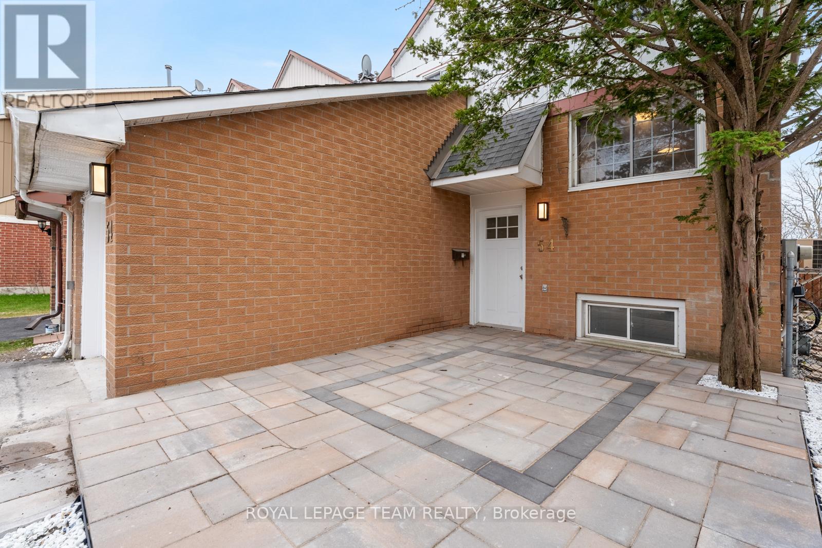 54 Greenboro Crescent