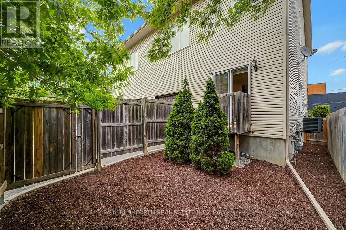 326 Woodroffe Avenue