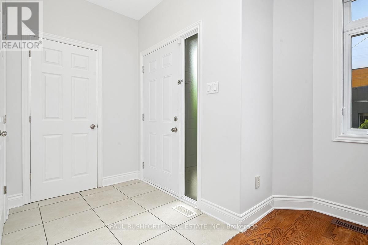 326 Woodroffe Avenue