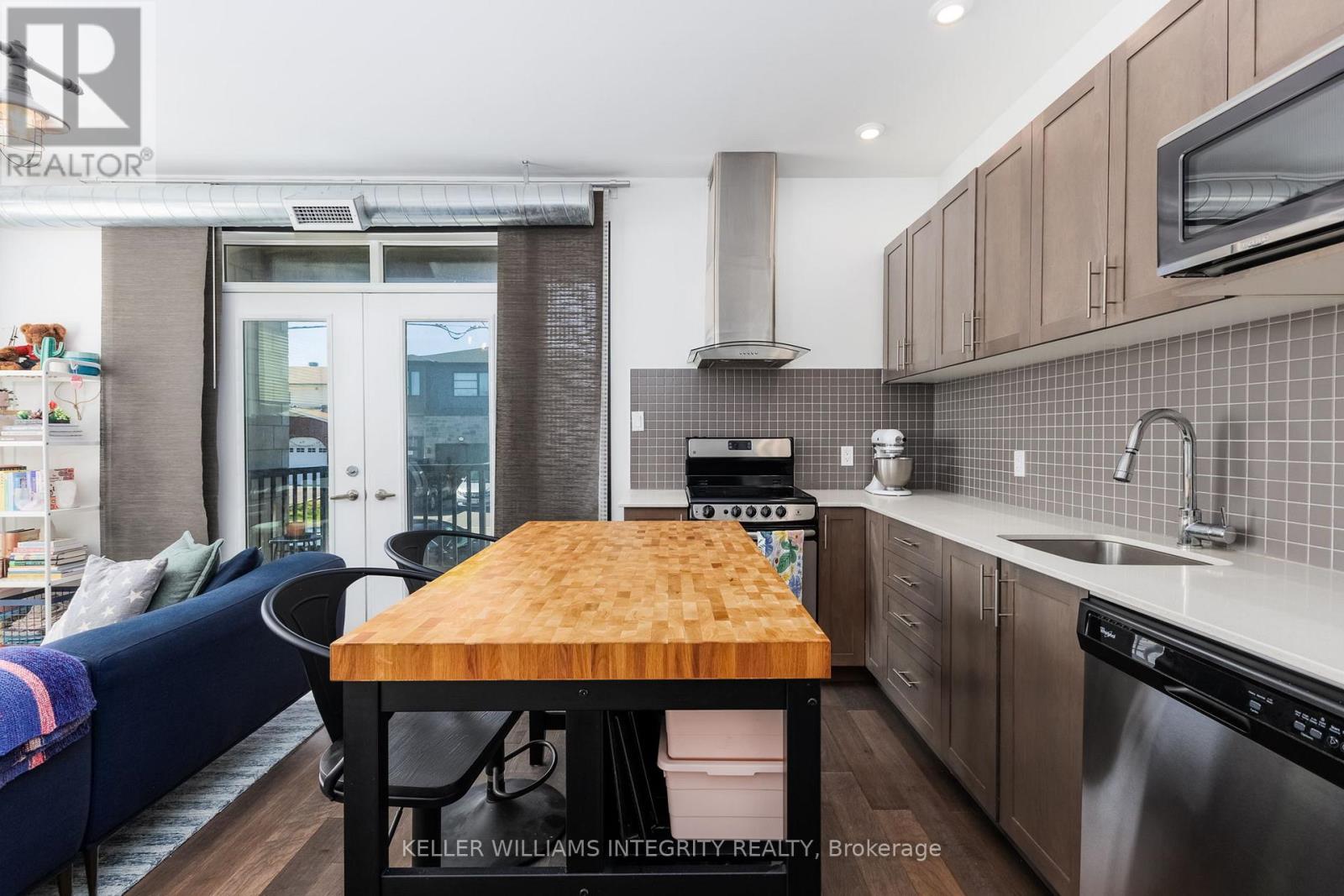 202 - 1308 Thames Street