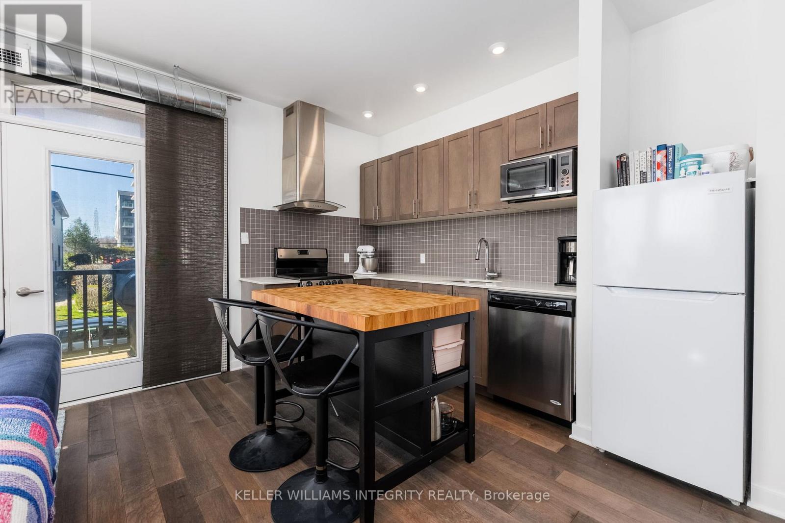 202 - 1308 Thames Street