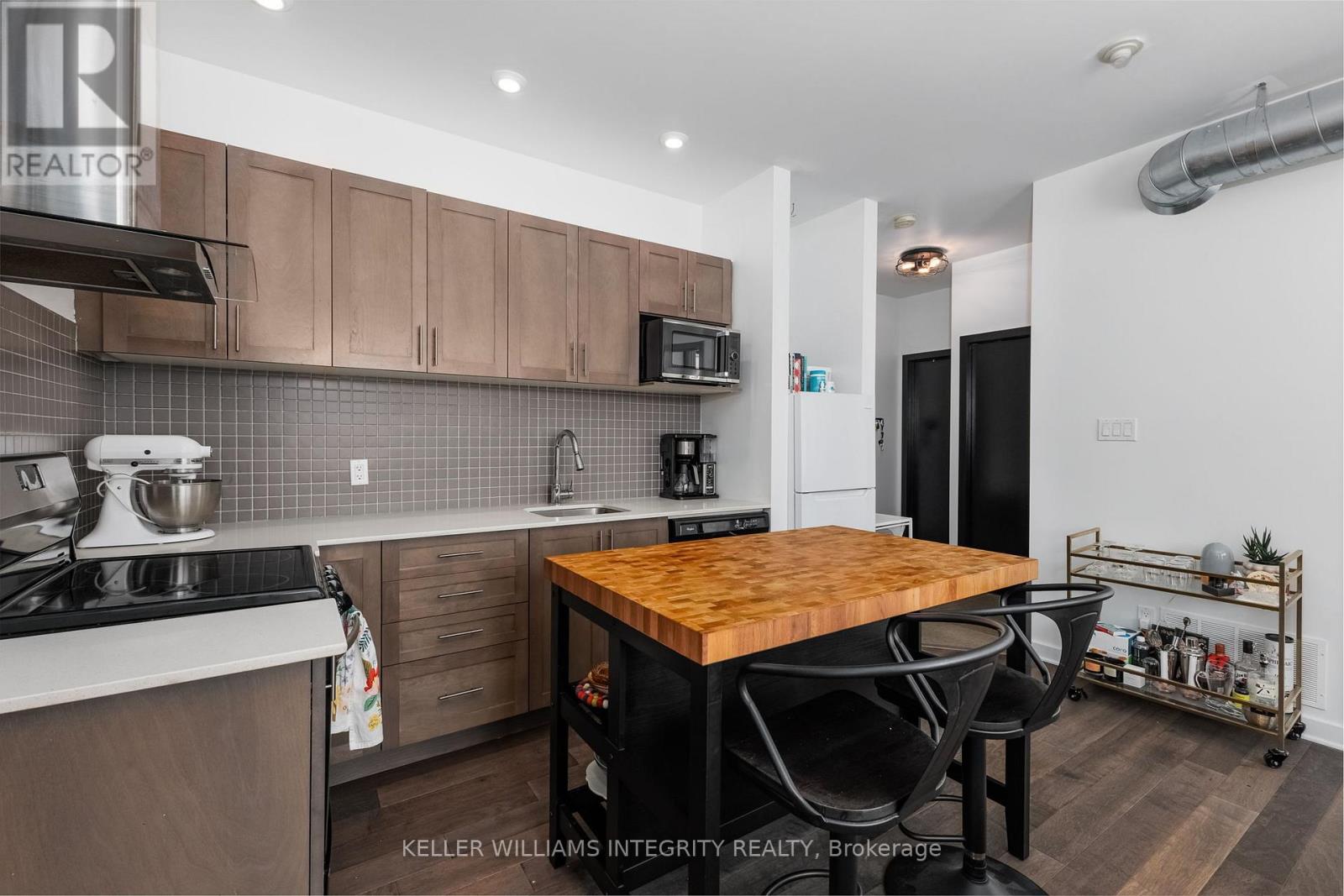 202 - 1308 Thames Street