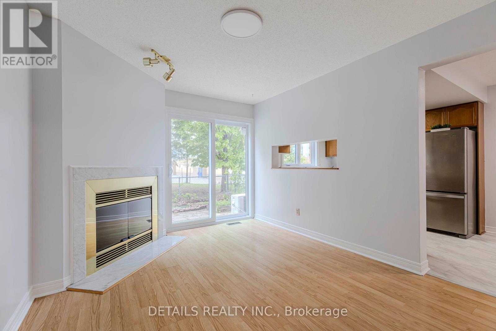 32 Winnegreen Court W