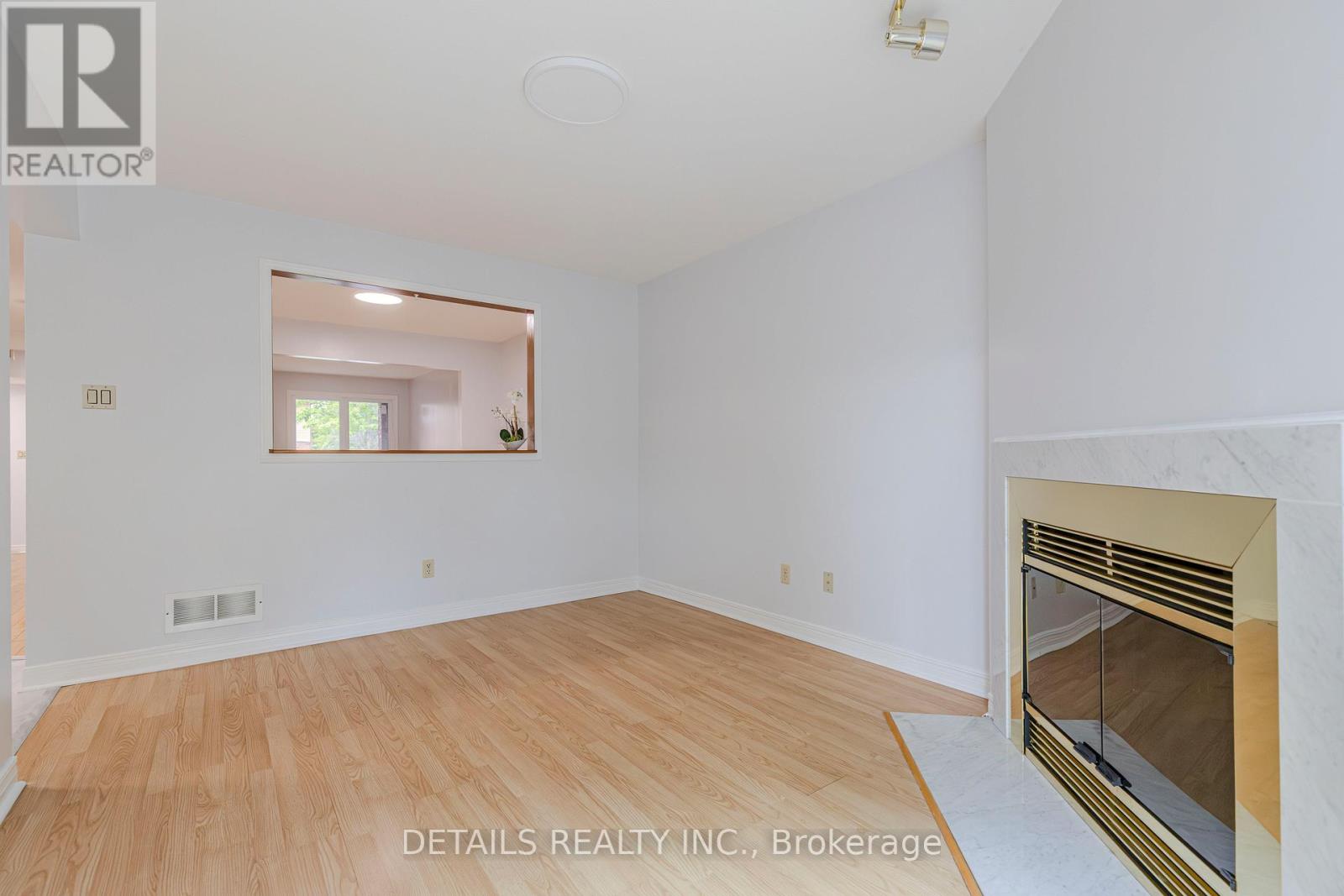 32 Winnegreen Court W